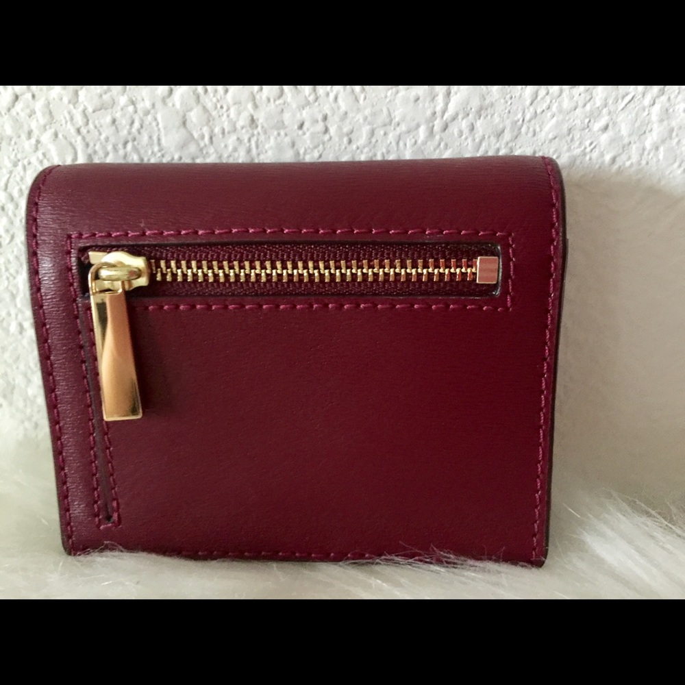 Tory Burch Robinson Red Burgundy Bi Fold Wallet great condition - Picture 4 of 11